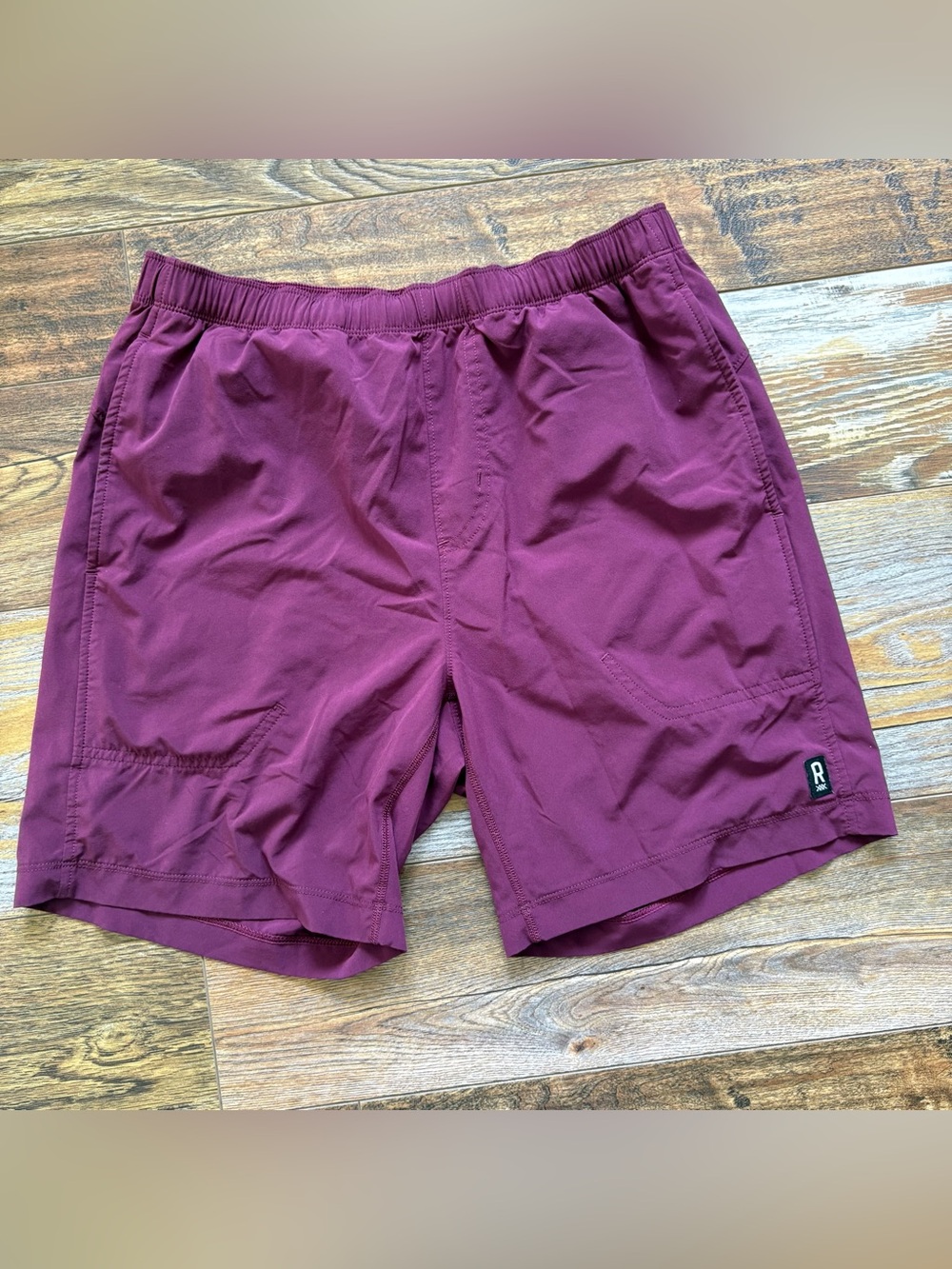 RHONE Essentials 7” Training Shorts Size S Burgundy